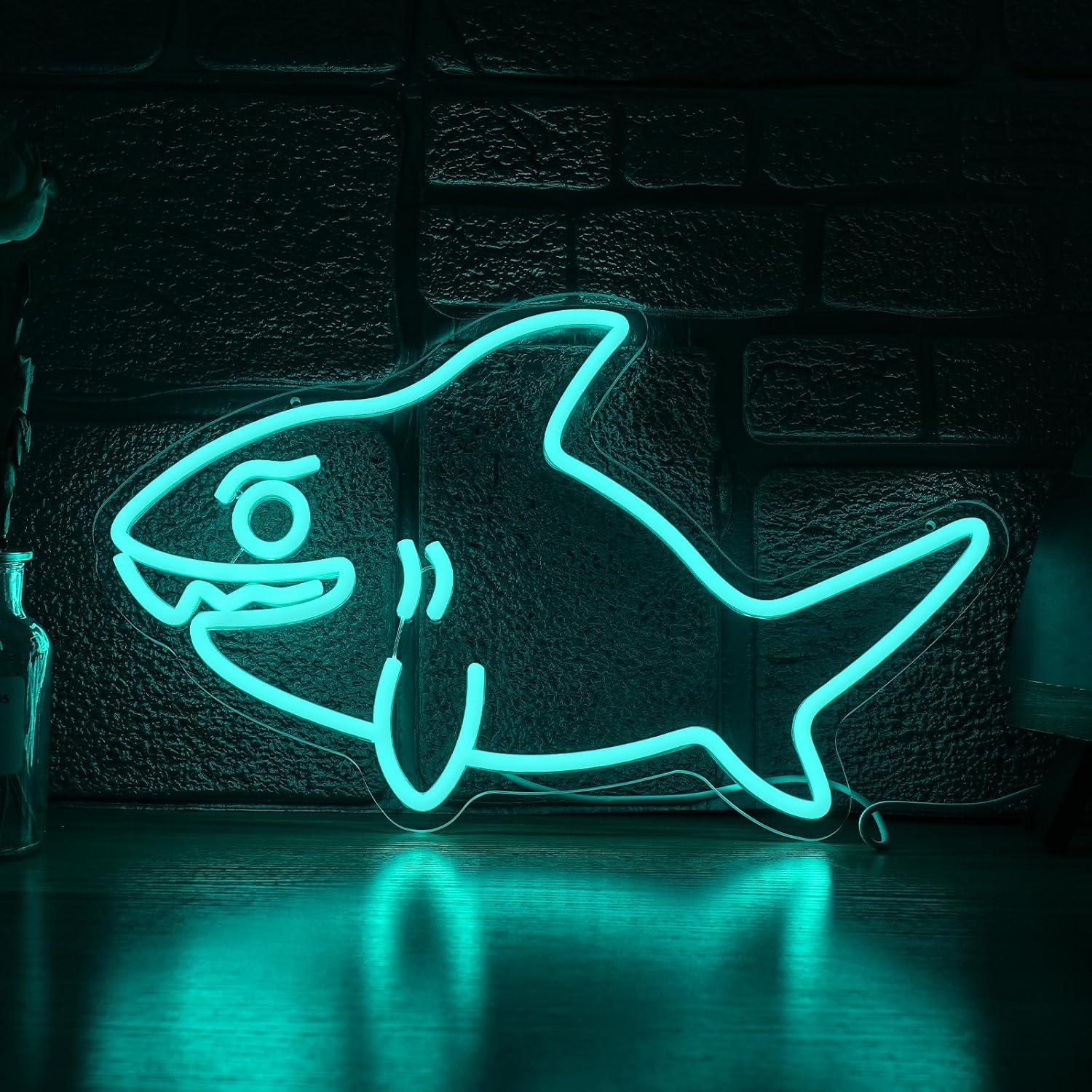 Marine Zoo - لافتة نيون على شكل سمكة قرش